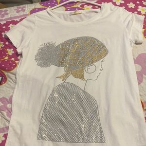 It’s a bling white sliver yellow shirt in good Condition